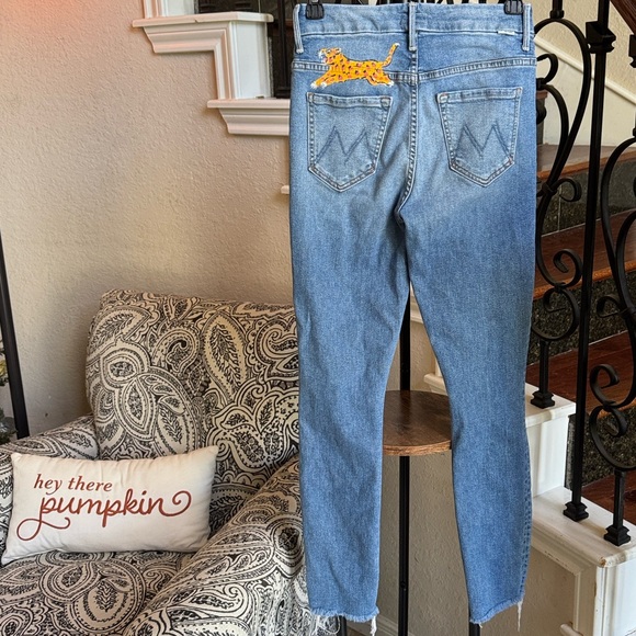 MOTHER High-Waisted Looker Ankle Fray,
Shoot To Thrill, size 25 - Picture 4 of 16